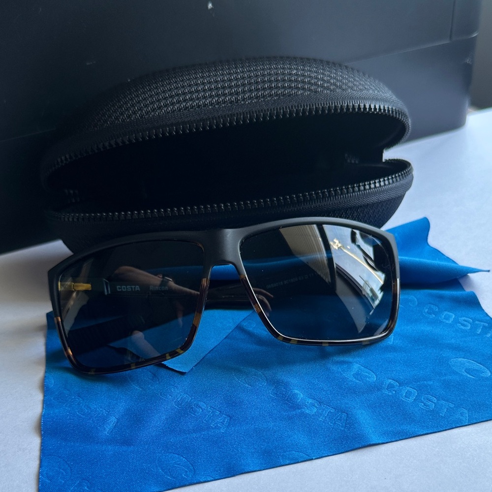 Costa Rincon Sunglasses with Silver Lens